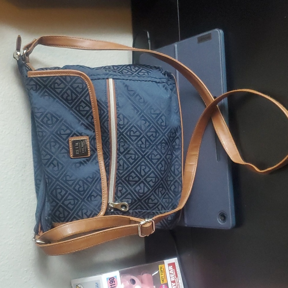 Adorable vintage Relic crossbody